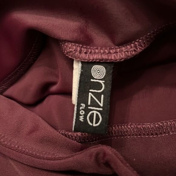 Onzie Flow Pants Womens Medium Large Sporty Legging Burgundy Mesh Inserts Crop - Picture 6 of 7